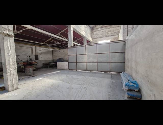 1,500M² WAREHOUSE FOR SALE IN NEW CENTRE